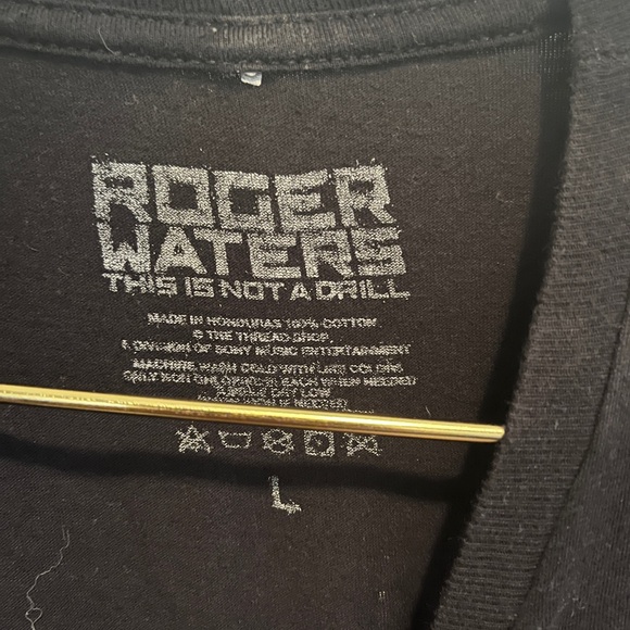 Men’s size large Roger Waters This Is Not A Drill t shirt - Picture 3 of 3